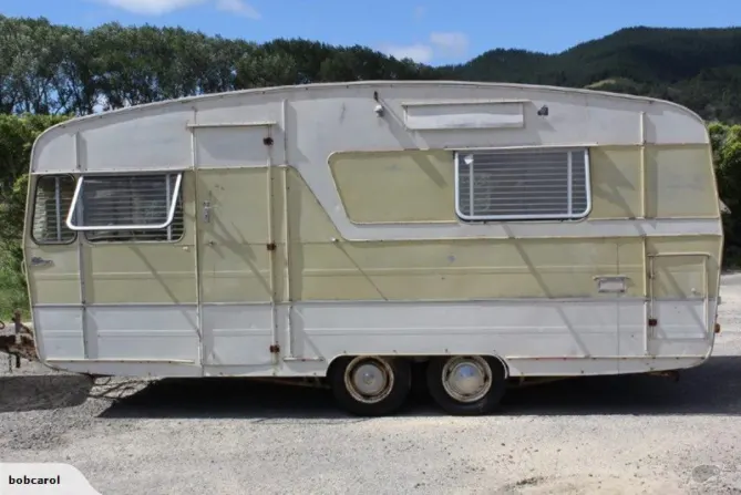 Travel Trailer Renovations - much as I'd love to buy this caravan that's available for sale here in New Zealand, I know that I just don't have the space, money or skills to renovate her. But I still love looking at renovations and dreaming about what can be done.