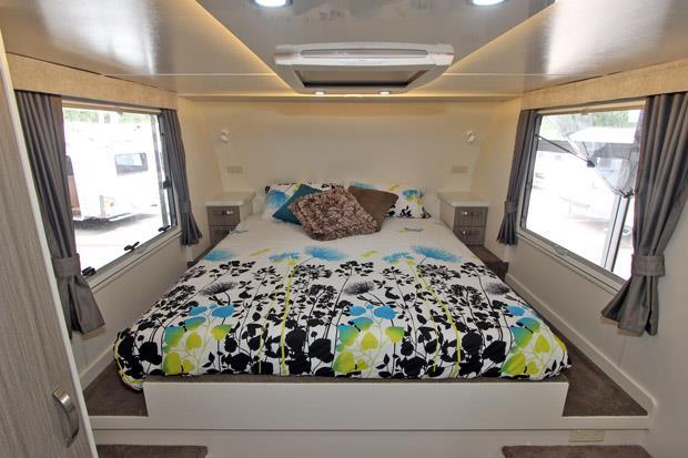 Sunliner Northshore Fifth Wheel bedroom