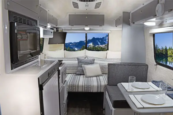 light travel trailers with bathroom