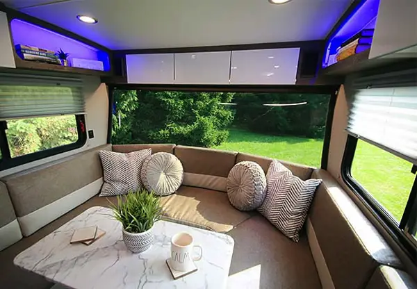 light travel trailers with bathroom